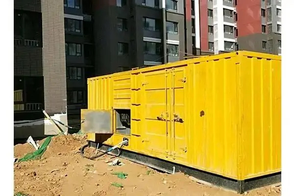 友谊发电机租赁中燃油压力过低会对发动机的哪些部件造成损坏？