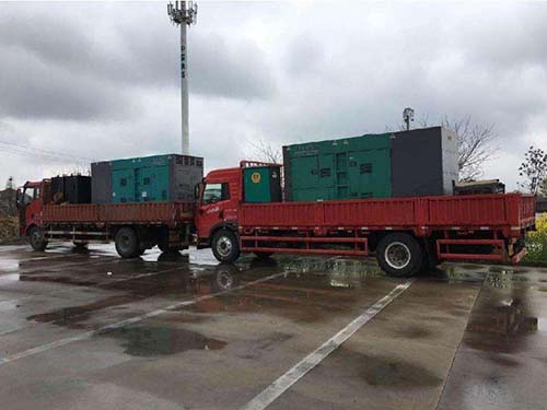 友谊涂抹密封胶后，需要等待多长时间才能安装水冷式机油散热器密封件？